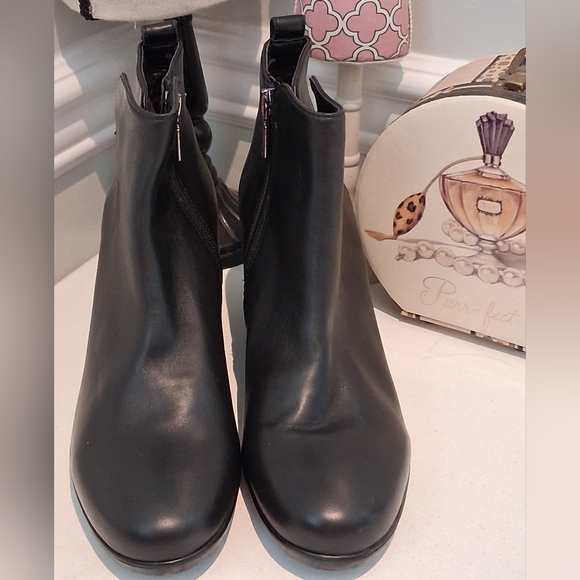 Blondo Waterproof Black Ankle Boots 8.5M NWT - Picture 2 of 12